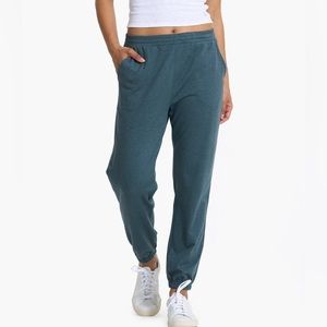 Vuori Boyfriend Jogger in ‘Stone Heather’